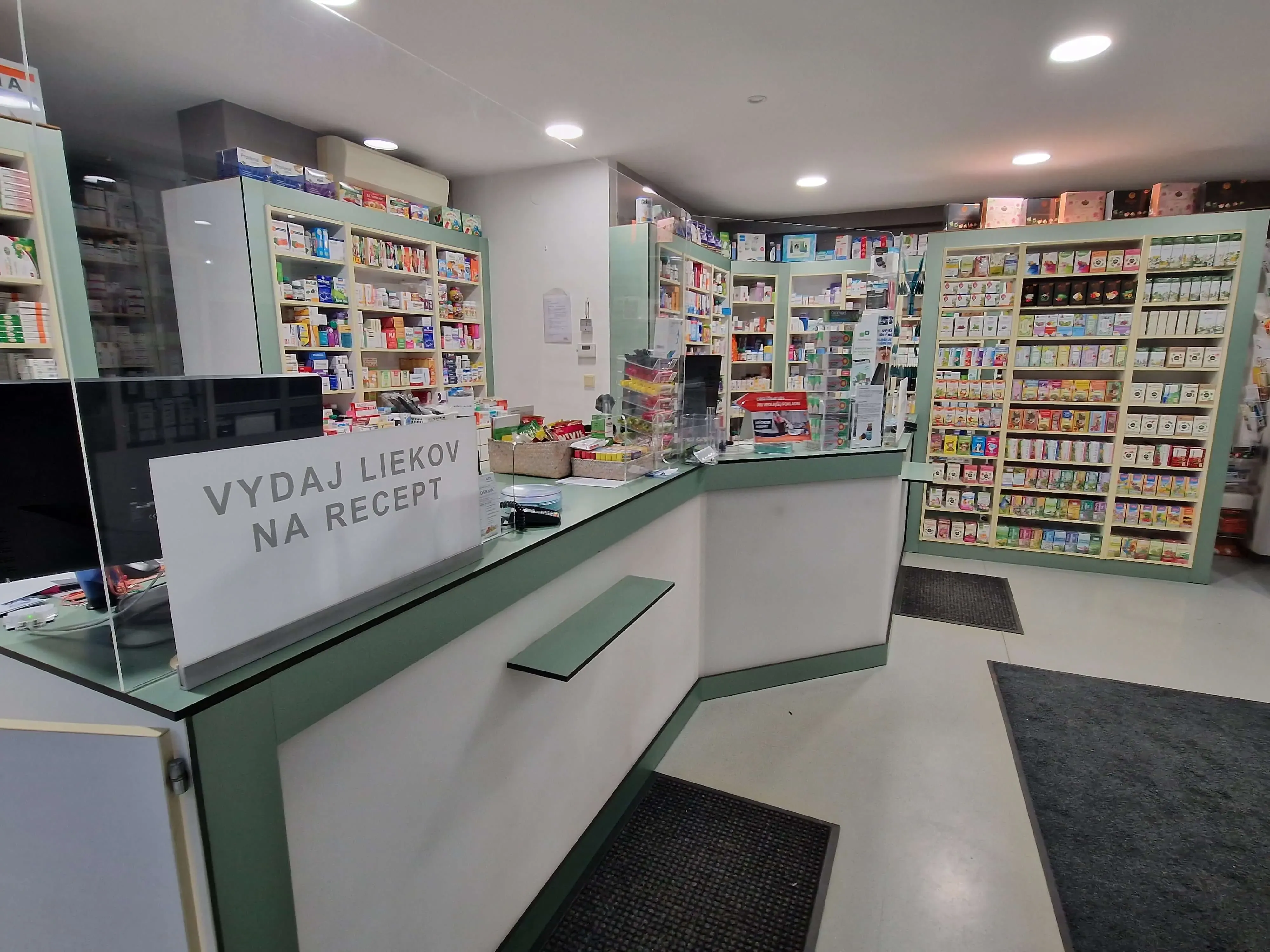 Interiér lekárne Vitalis v Trnave